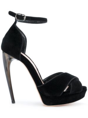 Alexander McQueen horn heel sandal sneakers (zwart)